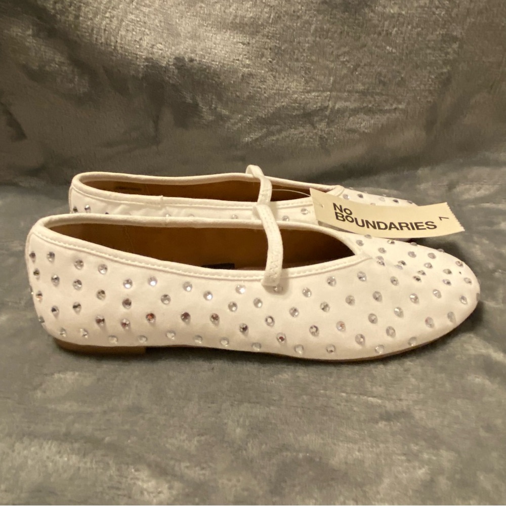 White Ballet Flats Rhinestones No Boundaries Women’s Size 7 Slip On Shoes New